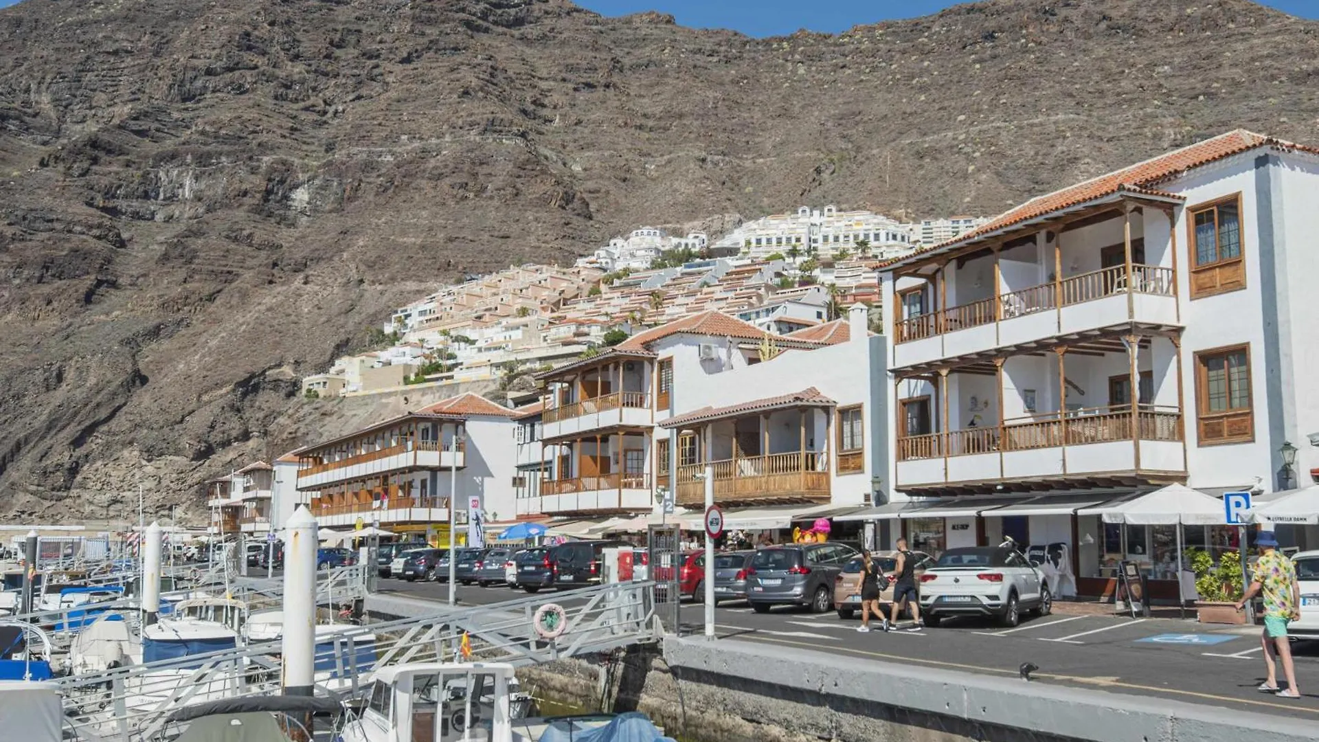 Atico Los Gigantes Vistaswifi 600 Mbps Playa contacts